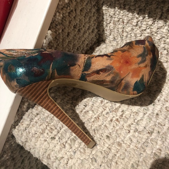 Heels size 6 - Picture 3 of 7